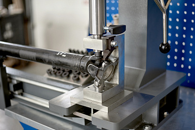 Балка для поддержки карданных валов