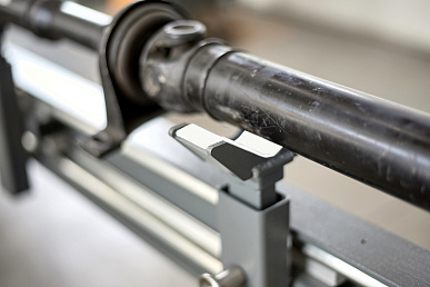 Балка для поддержки карданных валов